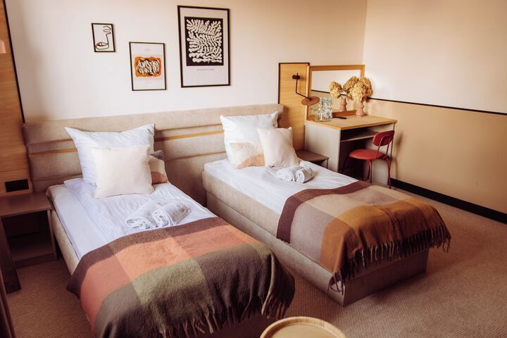 Room 44 of 66