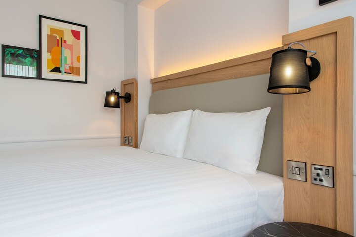 Room 53 of 194