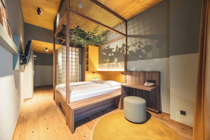 Room 4 of 116