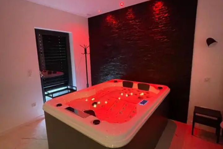Spa 4 of 8