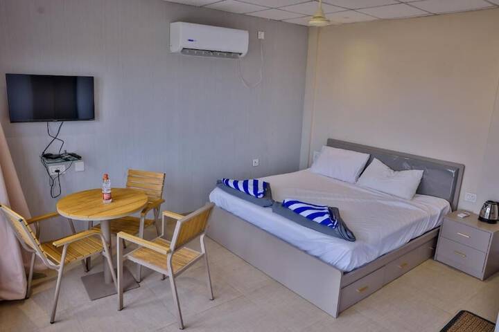 Room 16 of 39