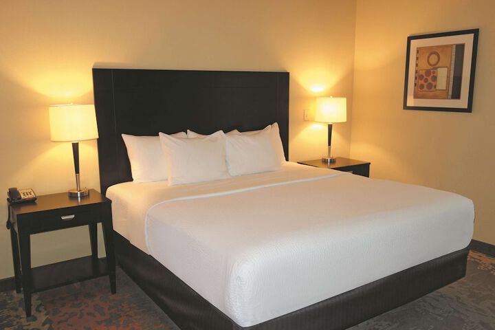 1 King Bed (17 of 26)