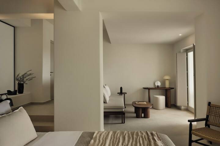 Room 17 of 76