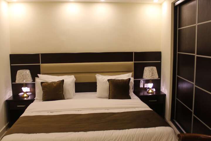 Room 6 of 43