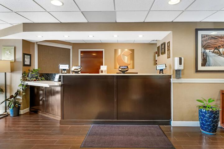 Entrance & Lobby