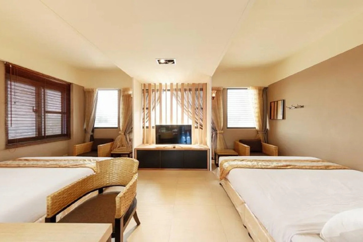 Room 10 of 18