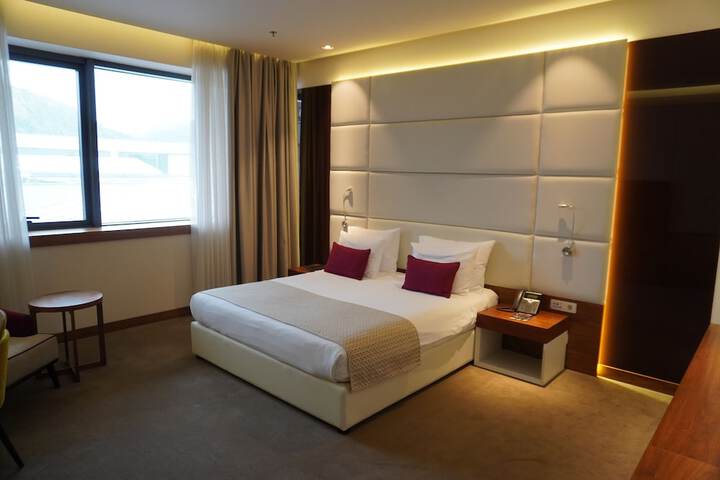 Room 16 of 146