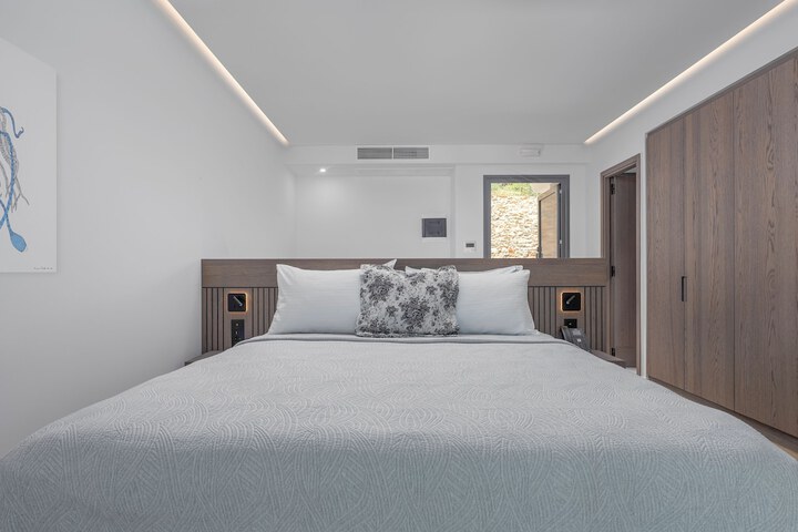 Room 5 of 260