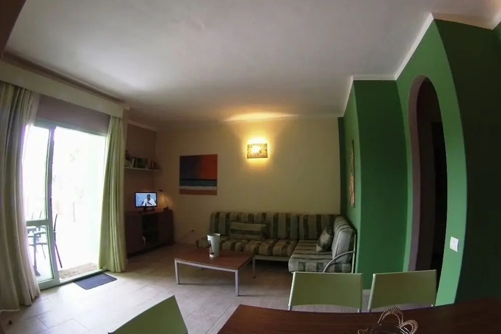 Room 5 of 11