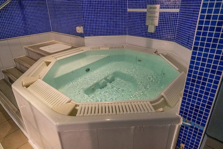 Pool 16 of 24