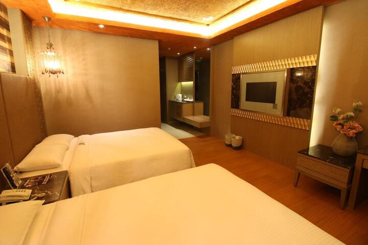 Room 19 of 51
