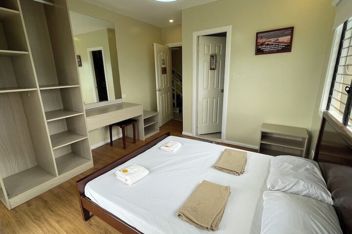 Room 11 of 104