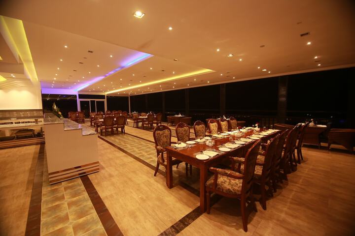 Dining 77 of 94