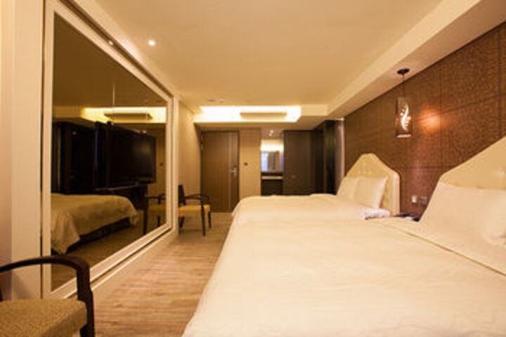 Room 17 of 22