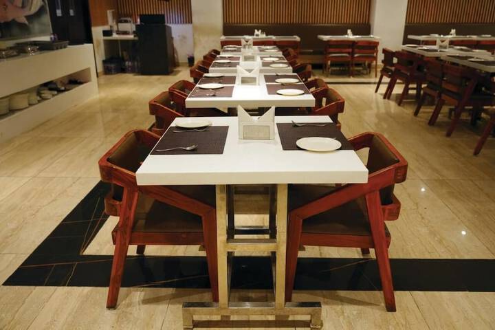 Dining 21 of 25