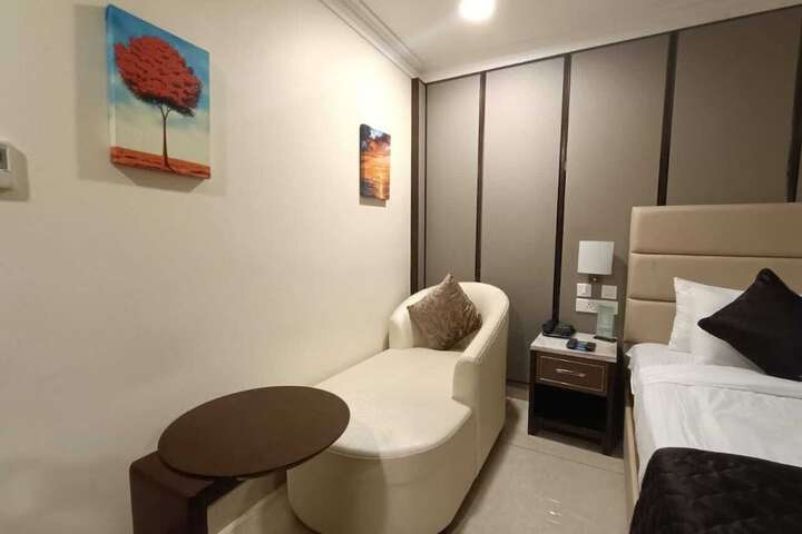 Room 5 of 14