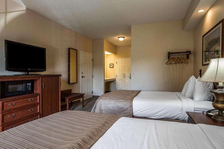 2 Double Beds (6 of 10)