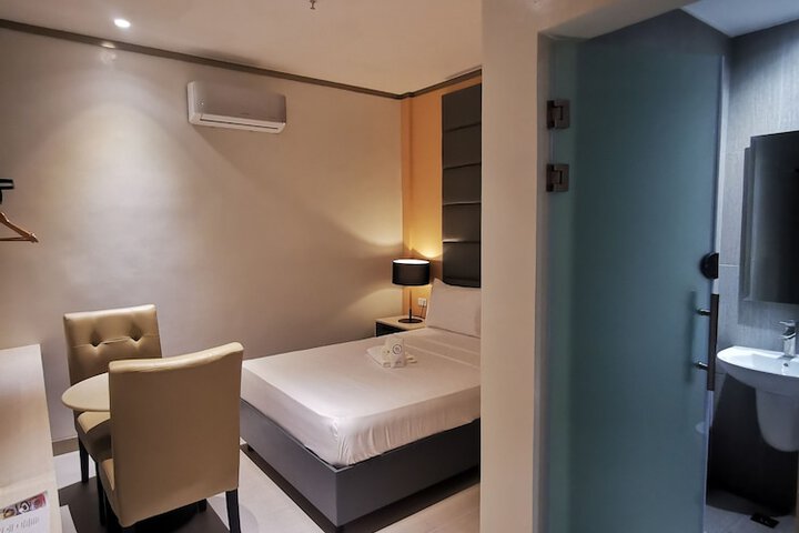 Room 2 of 21