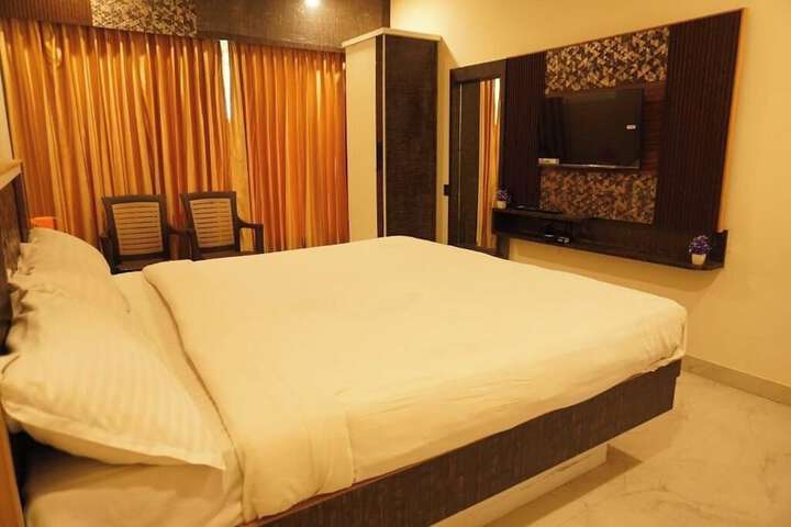 Room 15 of 32