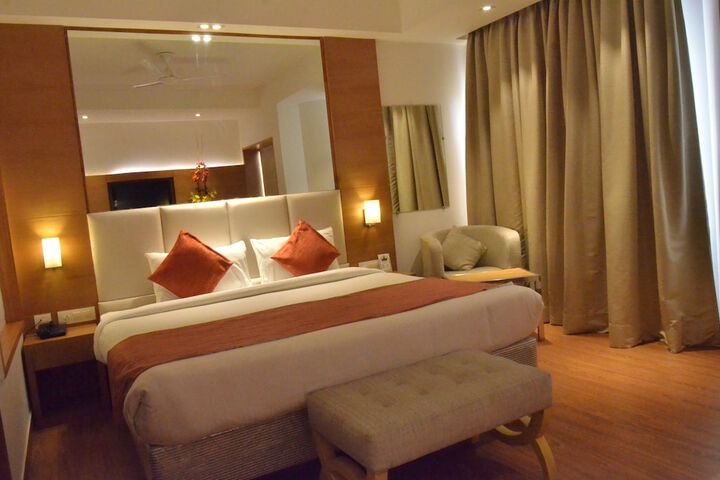 Room 9 of 38