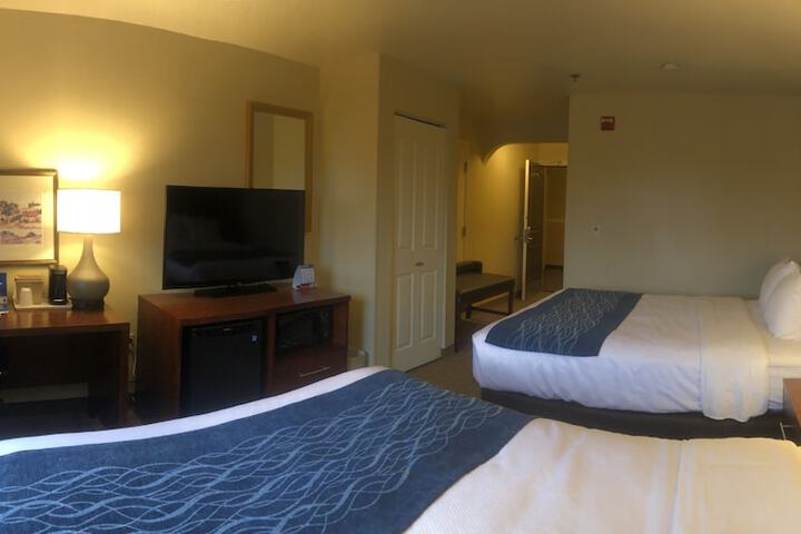 2 Queen Beds Accessible (14 of 14)