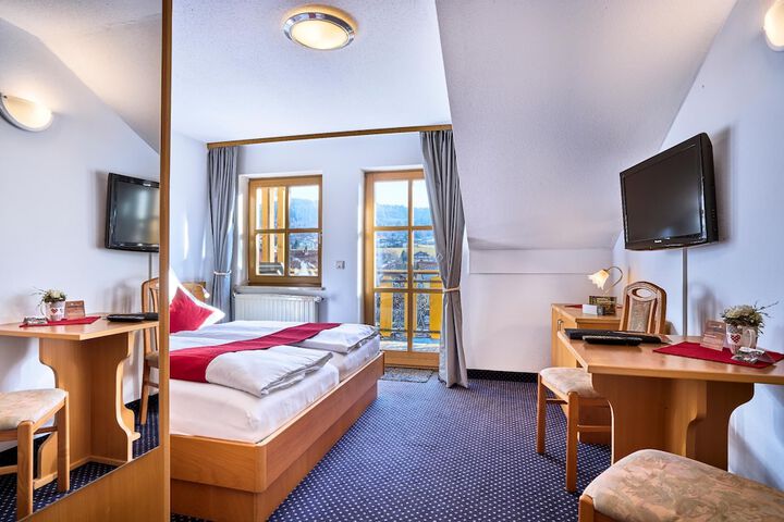Room 3 of 20