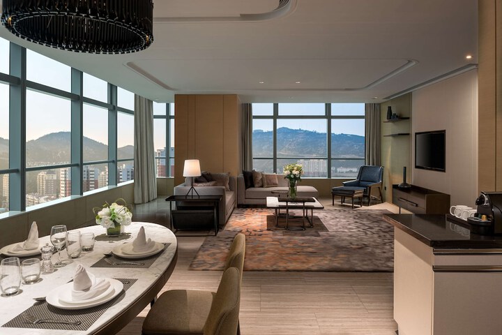 Room 21 of 100