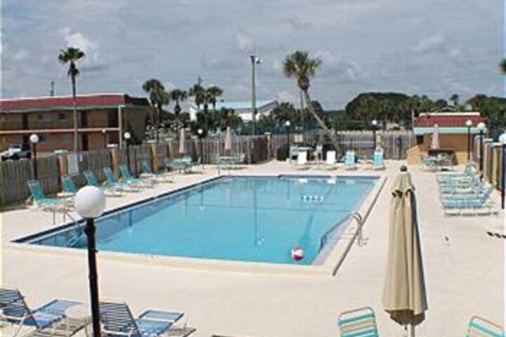 Pool 17 of 32