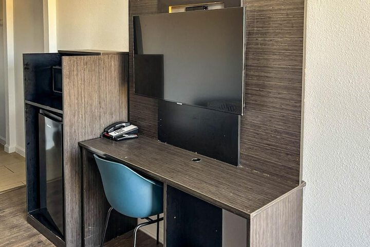 Room 12 of 38