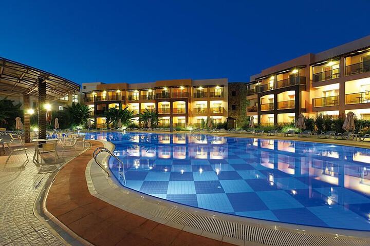 Hotel Pool
