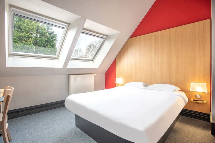 Room 8 of 35