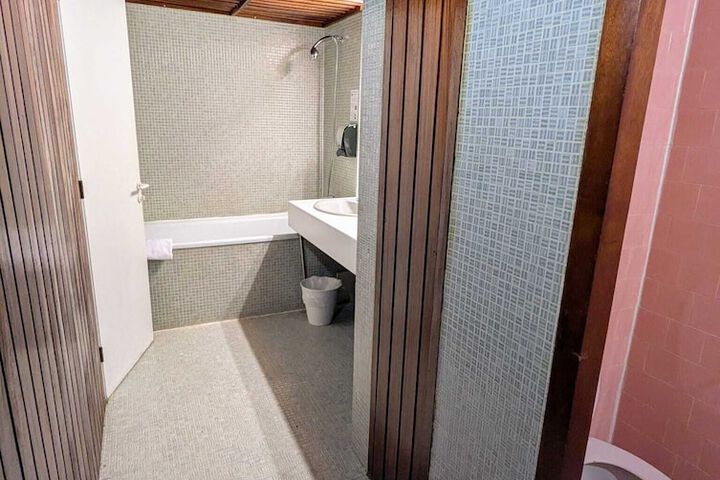 Room 12 of 52
