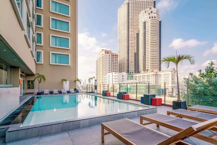Pool Hotel