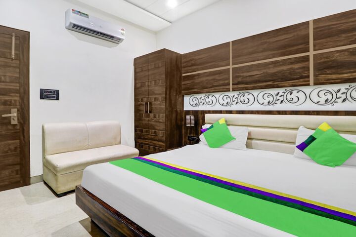 Room 13 of 29