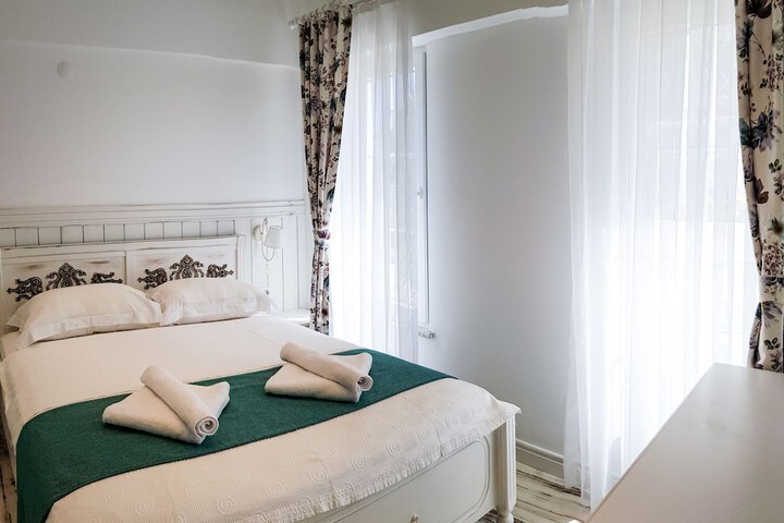 Room 3 of 52