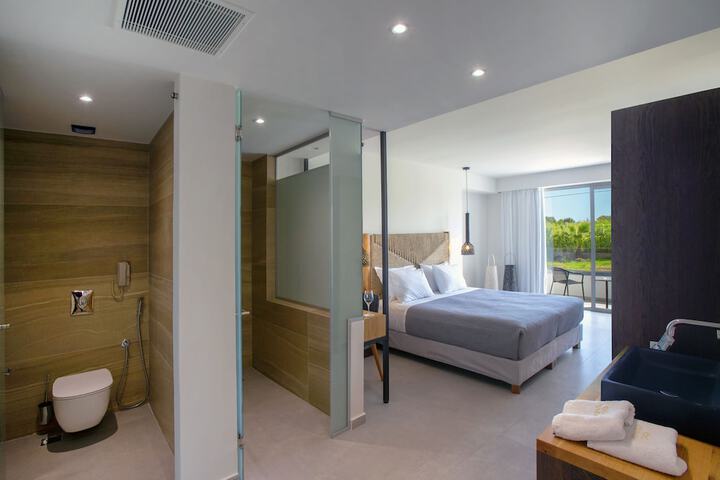 Room 12 of 84