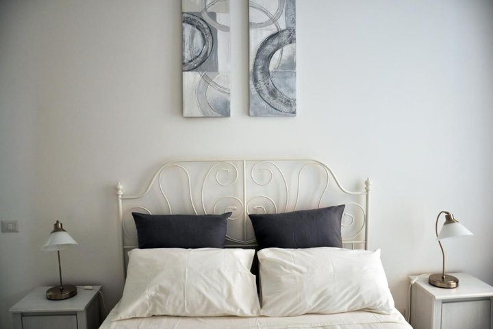 Room 4 of 9