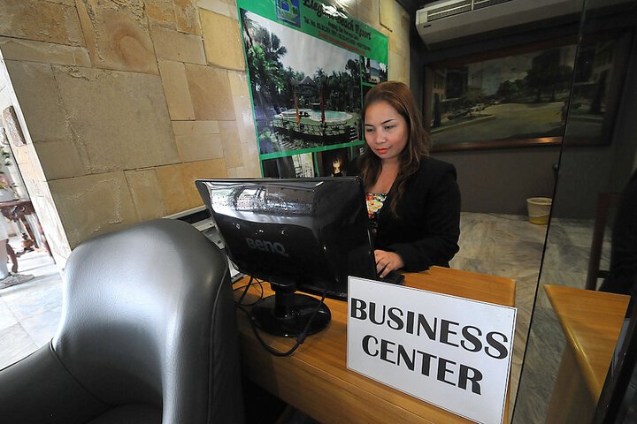 Business Center 64 of 66