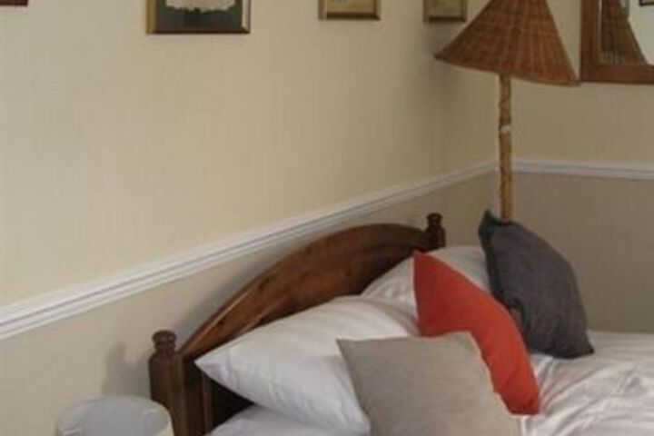 Room 4 of 25
