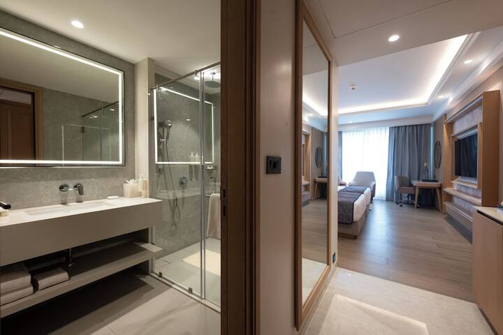 Room 46 of 69