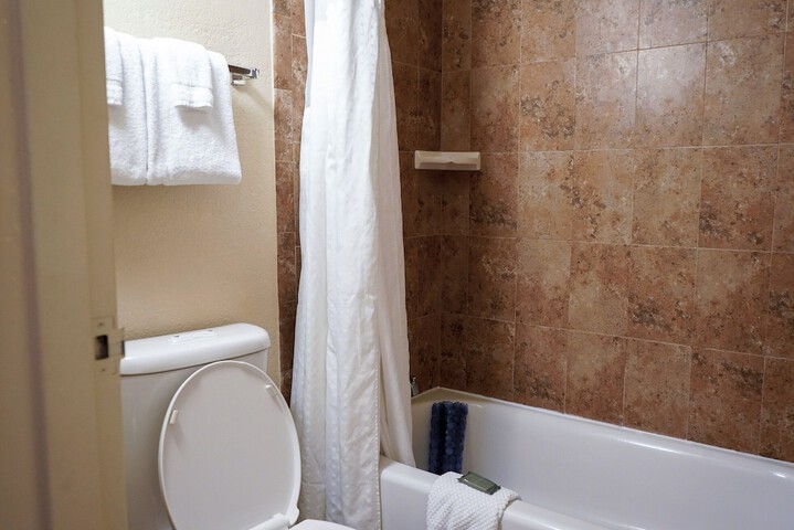 Deluxe Double Room with 2 Double Beds (11 of 17)