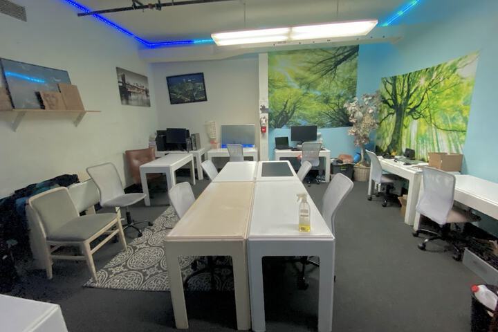 Business Center 21 of 28