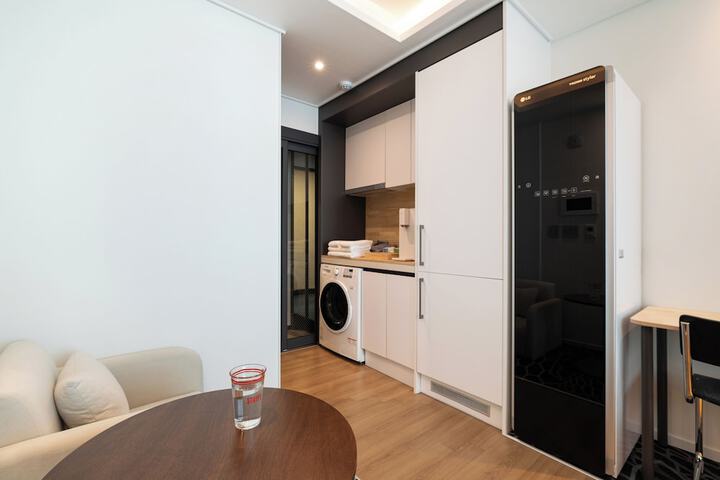 Room 6 of 15