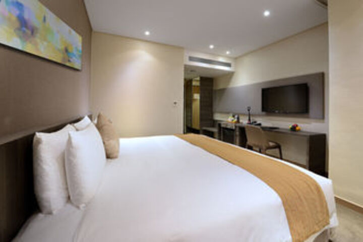 Room 16 of 34