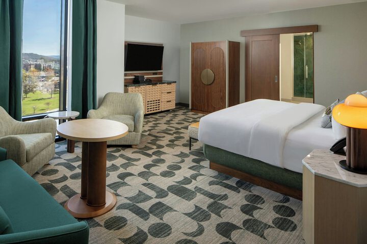 Room 10 of 42