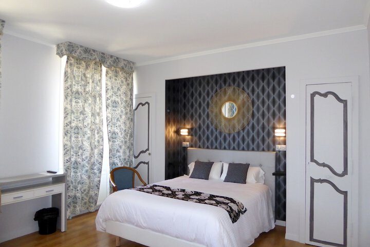 Room 4 of 15