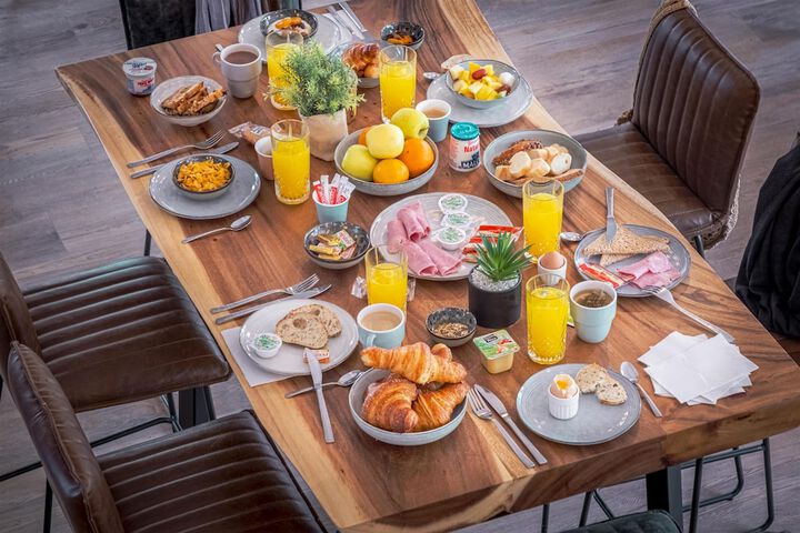 Breakfast/Coffee Service 81 of 127