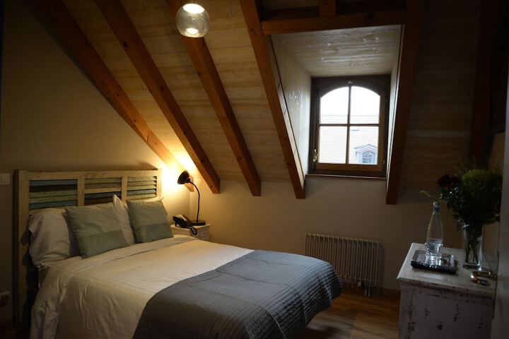 Room 6 of 45