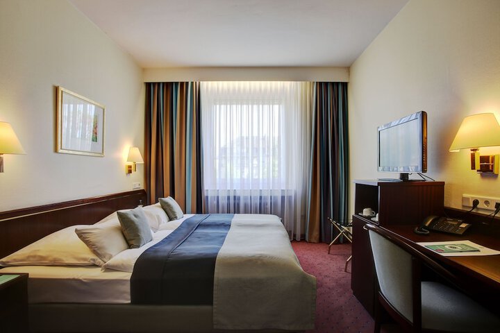 Room 13 of 84