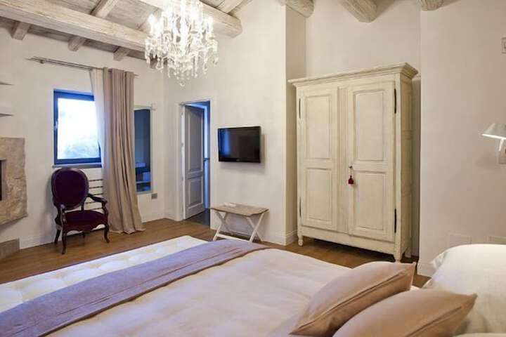 Room 54 of 170